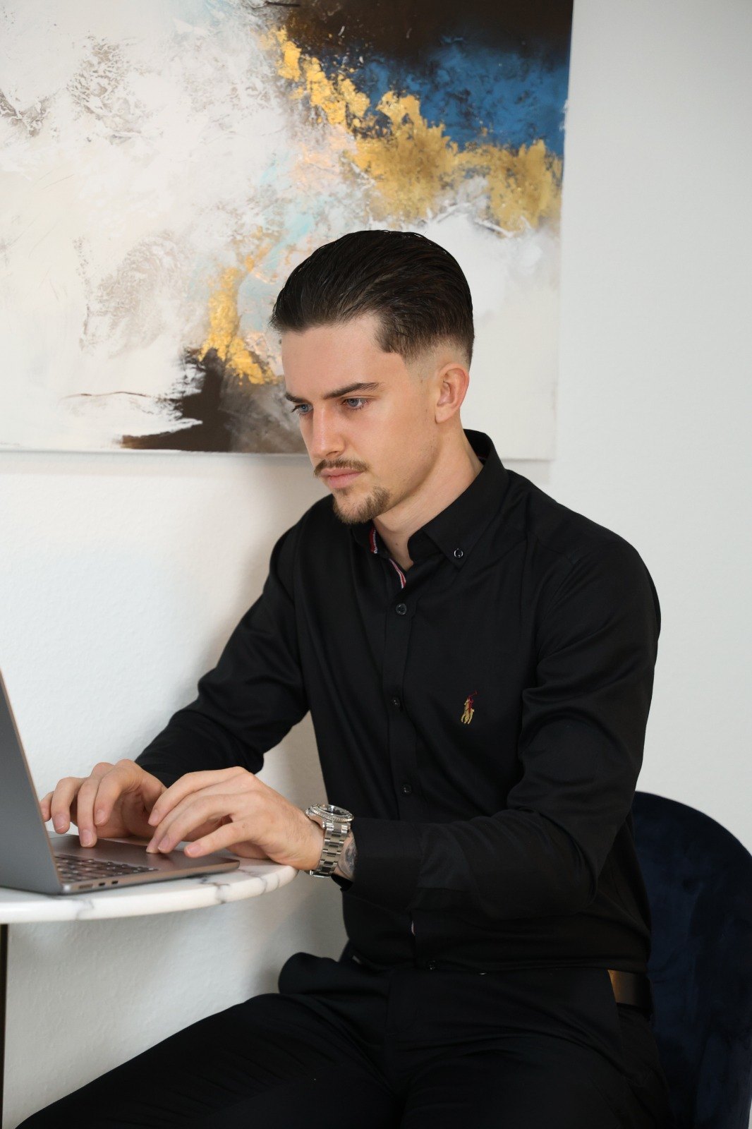 Julian Hofmann bei der Arbeit – Lux Marketing
